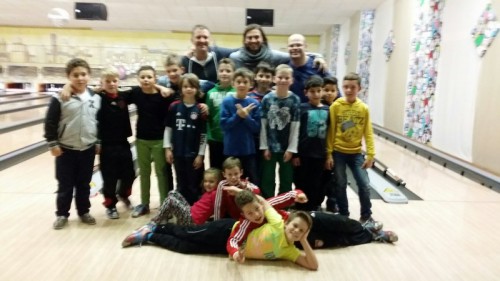 E-Junioren bowlen zum Abschluß