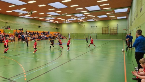 F-Junioren überzeugen bei Hallenendrunde++Glücklos beim 03 Turnier