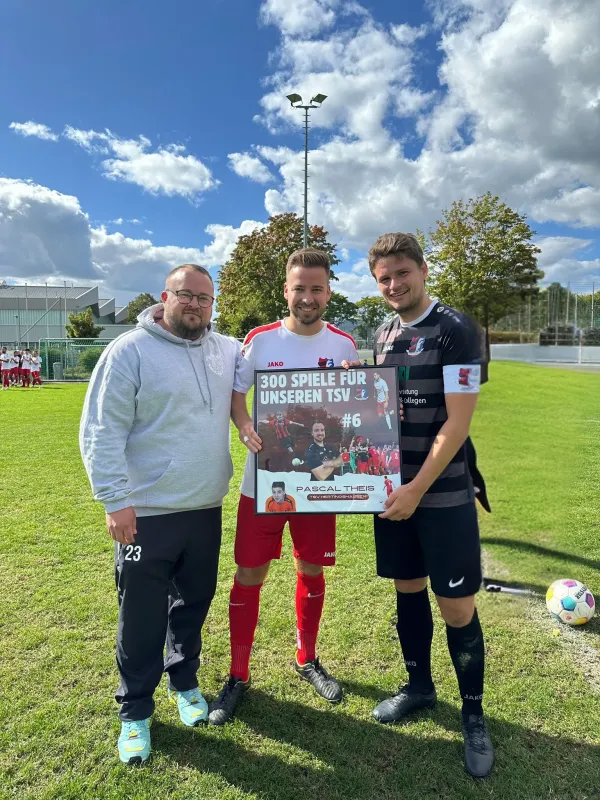 300 Pflichtspiele für den TSV – Pascal Theis geehrt