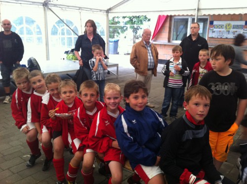 Auch F-Junioren gewinnen Turnier beim FC Edermünde