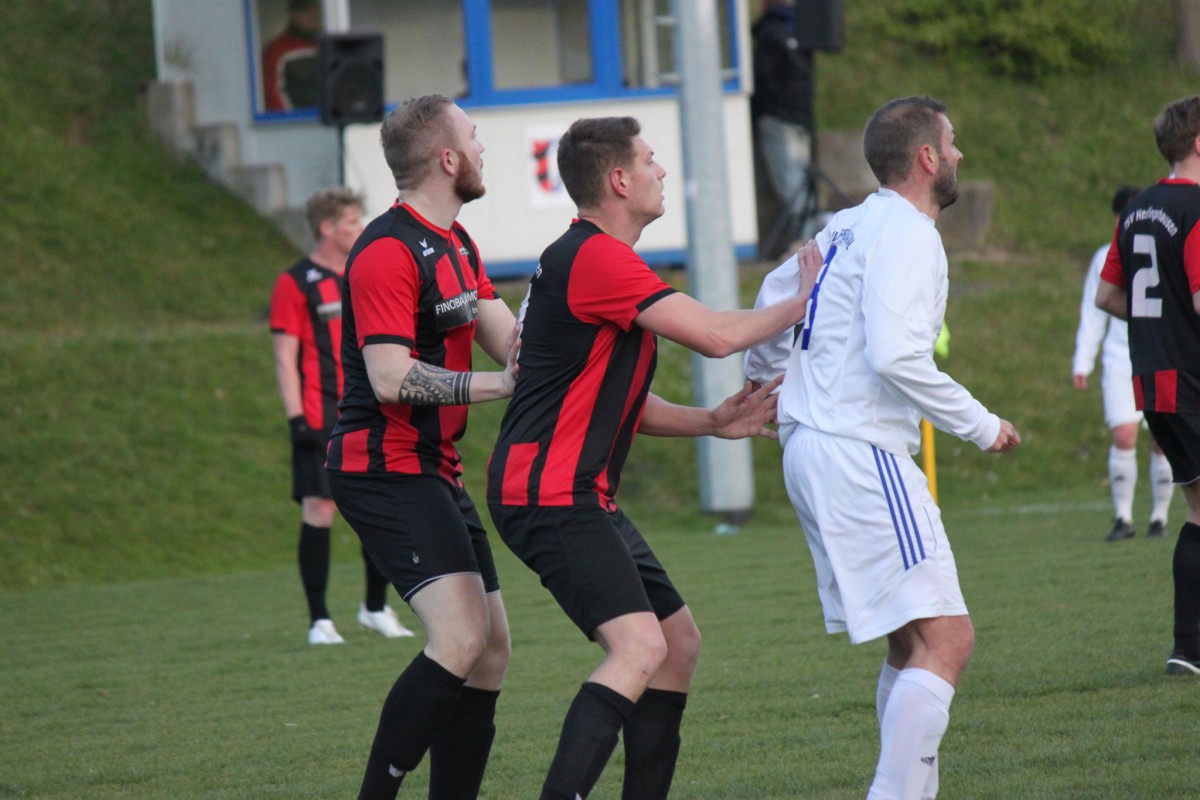 Gruppenligaabsteiger VFL Kassel im Sportpark zu Gast