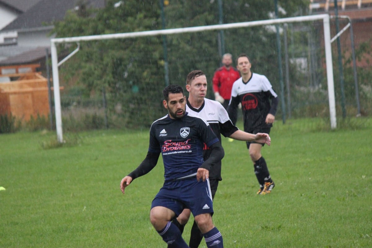 Reitze Elf mit reichlich Gastgeschenken ++ Witkowski trifft