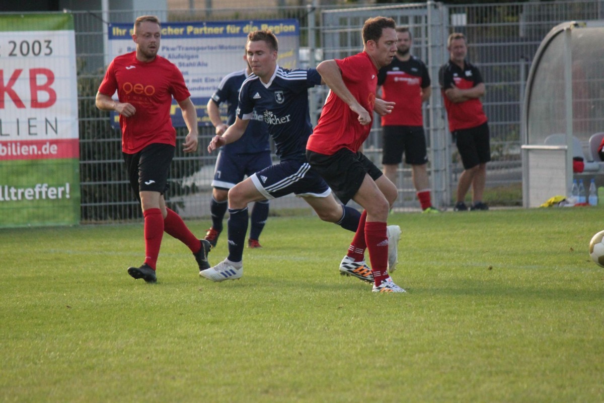Bierschenk-Elf siegt im Sportpark++Derbypleite für Reserve