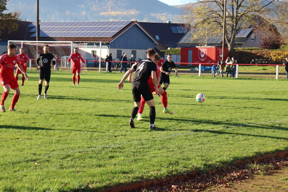 Fehr-Elf beweist Moral und feiert Derbysieg++Reserve geht unter